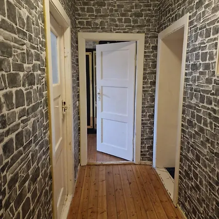 Shared Apartment *